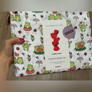 Frog and Mushroom Queen Sheet Set